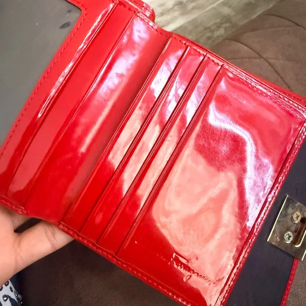 Salvatore Ferragamo Red Patent Leather Compact Wallet with Gold Turnlock - Picture 3 of 5